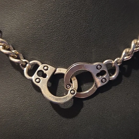 Handcuff Choker Chain Necklace - Picture 3 of 4